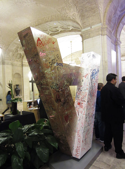 Sculpture of Asian Art Museum logo